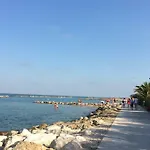 Art And Sea Bed & Breakfast