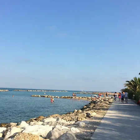 Art And Sea Bed & Breakfast